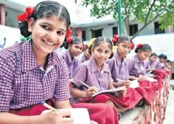 రెసిడెన్షియల్ స్కూళ్లలో స్థానిక విద్యార్థులకు 50శాతం సీట్లు..