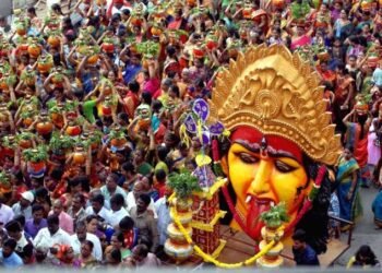 గోల్కొండలో బోనాలు షురూ..
