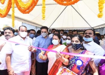 సిద్దిపేట గొల్ల‌భామ చీర‌లు తెలంగాణ స‌మాజంలో అంద‌రి ముందు క‌ద‌లాడుతున్నాయి-కేటిఆర్