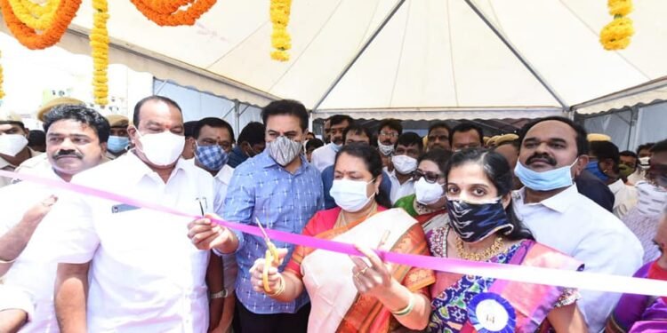 సిద్దిపేట గొల్లభామ చీరలు తెలంగాణ సమాజంలో అందరి ముందు కదలాడుతున్నాయి-కేటిఆర్