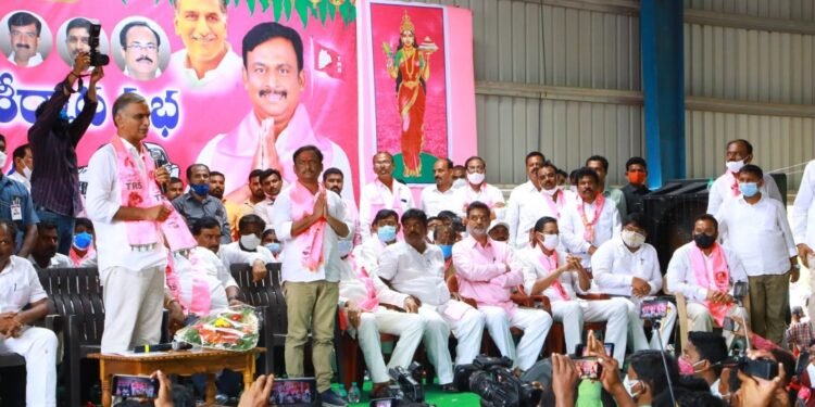 ఈటల రాజేందర్ 10 లక్షలు తీసుకున్నారు-హరీష్ రావు