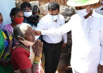 నేను బీడీలు చేసేటోళ్ళ ఇంటిలో ఉండే చదువుకున్నా వాళ్ళ కష్టాలు నాకు తెలుసమ్మా -కేసీఆర్