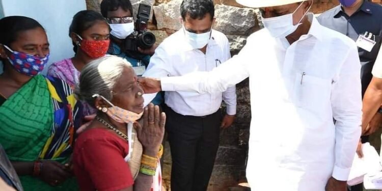 నేను బీడీలు చేసేటోళ్ళ ఇంటిలో ఉండే చదువుకున్నా వాళ్ళ కష్టాలు నాకు తెలుసమ్మా -కేసీఆర్