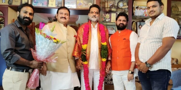 బీసీ కమిషన్ చైర్మన్ ని కలిసిన బీసీ దళ్ అధ్యక్షుడు