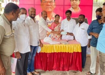 గోల్నాక డివిజన్లో బోనాల పండుగ సందర్భంగా ప్రభుత్వ మంజూరు చెక్కుల పంపిణీ