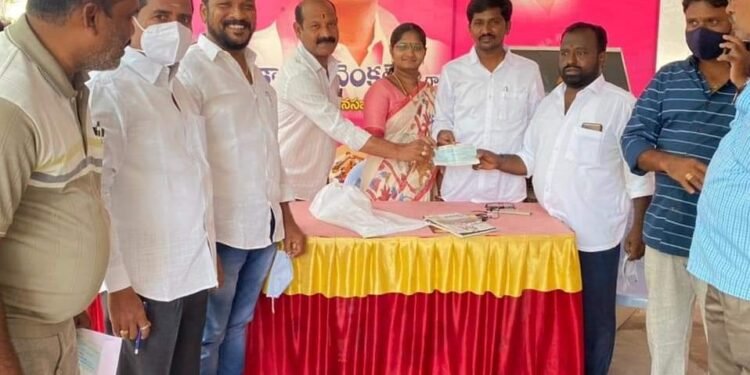 గోల్నాక డివిజన్లో బోనాల పండుగ సందర్భంగా ప్రభుత్వ మంజూరు చెక్కుల పంపిణీ