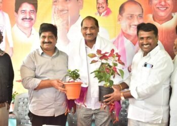 హరిశంకర్ రెడ్డి పుట్టిన రోజుకి, మొక్కలతో శుభాకాంక్షలు తెలిపిన మేయర్ జక్క వెంకట్ రెడ్డి