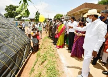 వాసాలమర్రిలోని దళిత వాడలకు కెసిఆర్