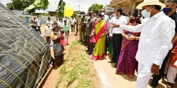 వాసాలమర్రిలోని దళిత వాడలకు కెసిఆర్