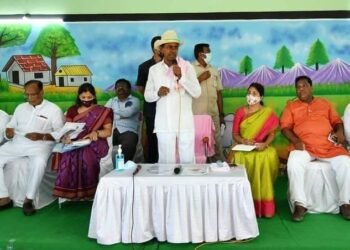 వంద ఎకరాలకు పైగా వున్న ప్రభుత్వ భూమిని నిరుపేద దళితులకు, ఇతరులకు పట్టాలు ఇప్పిస్తా- కేసీఆర్