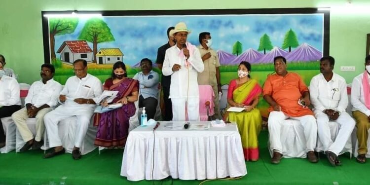 వంద ఎకరాలకు పైగా వున్న ప్రభుత్వ భూమిని నిరుపేద దళితులకు, ఇతరులకు పట్టాలు ఇప్పిస్తా- కేసీఆర్