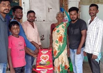 నల్ల ఫౌండేషన్ ఆధ్వర్యంలో మృతుని కుటుంబానికి నల్ల మనోహర్ రెడ్డి సాయం