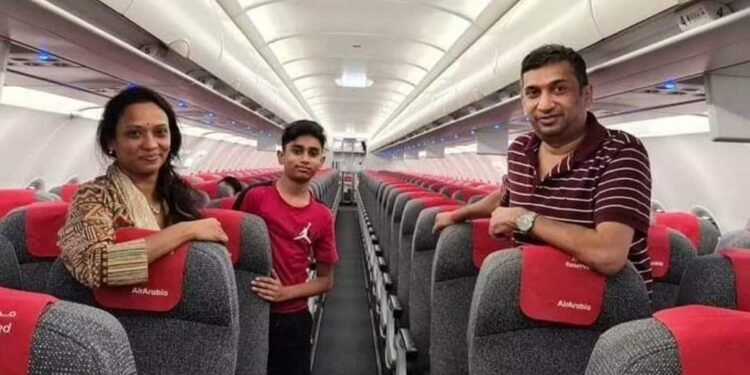 హైదారాబాద్‌ టు షార్జా… 180 మంది ప్రయాణించే విమానంలో ముగ్గురే ప్రయాణికులు.