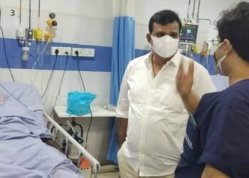 టిఆర్ఎస్ పార్టీ కార్యకర్తను పరామర్శించిన ఆందోల్ ఎమ్మెల్యే చంటి క్రాంతికిరణ్