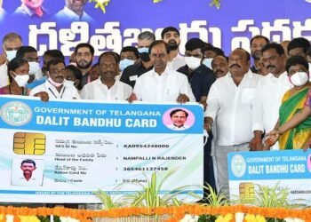 తొలి విడ‌త‌గా 15 ద‌ళిత కుటుంబాల‌కు “దళితబంధు” చెక్కులు