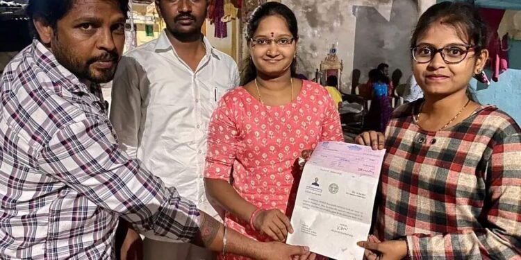 అప్పెండిక్స్ ఆపరేషన్ కొరకు 30 వేల CMRF చెక్కును అందజేసిన గోల్నాక కార్పొరేటర్