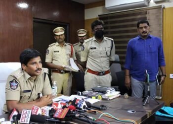 7లక్షలకే పోలీసు జాబ్ ఇప్పిస్తానని మోసాలు చేస్తున్న వ్యక్తులు అరెస్ట్