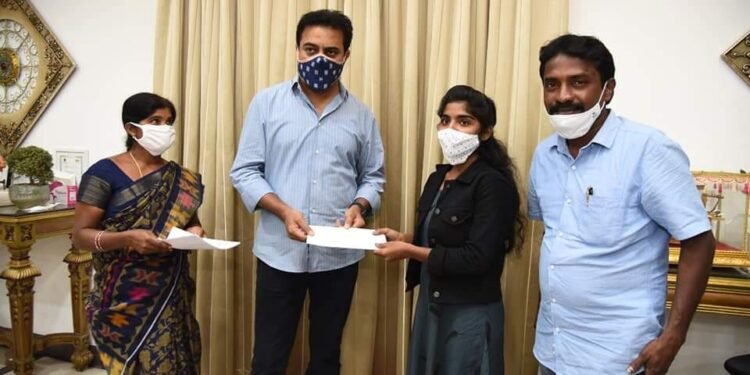 రెండు సంవత్సరాలుగా ఆమెకు ఐఐటి ఫీజు కడుతున్న కేటీఆర్