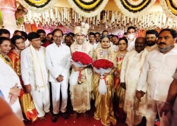 వరంగల్ : బోయినపల్లి వినోద్ కుమార్ కొడుకు డా.ప్రతీక్ వివాహనికి హాజరైన కేసీఆర్