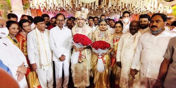 వరంగల్ : బోయినపల్లి వినోద్ కుమార్ కొడుకు డా.ప్రతీక్ వివాహనికి హాజరైన కేసీఆర్