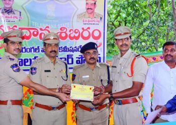 రక్తదాన శిబిరాన్ని నిర్వహించిన లింగాల ఘన్ పూర్ పోలీసులు