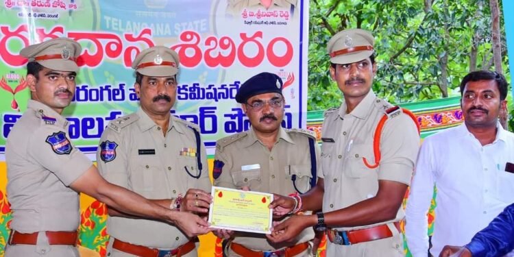 రక్తదాన శిబిరాన్ని నిర్వహించిన లింగాల ఘన్ పూర్ పోలీసులు