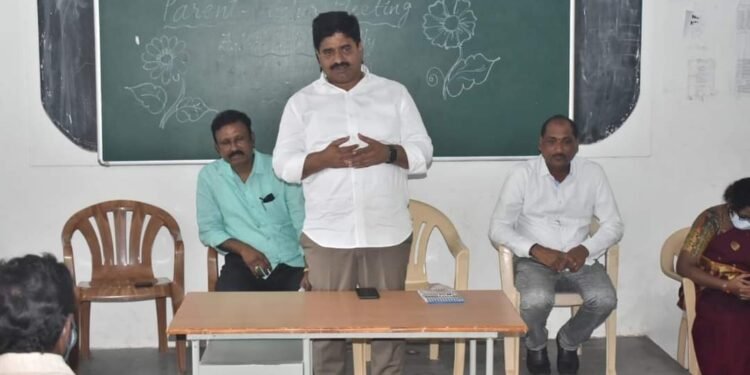 కోవిడ్ ప్రోటోకాల్ పాటిస్తూ స్కూల్ నడపాలి – జక్క వెంకట్ రెడ్డి