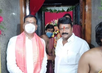 అంబర్పేట్ మహంకాళి దేవాలయాన్ని సందర్శించిన తలసాని శ్రీనివాస్ యాదవ్