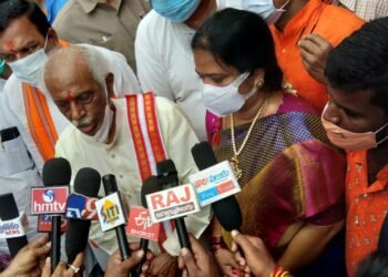 అంబర్పేట్ మహంకాళి ఆలయంలో హర్యానా గవర్నర్ బండారు దత్తాత్రేయ.