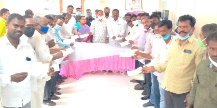 మల్లాపూర్ లో బోనాల పండుగ నిధుల చెక్కులు పంపిణీ