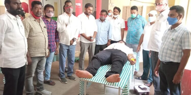 రక్తదాన శిబిరాన్ని ప్రారంభించిన నల్ల మనోహర్ రెడ్డి