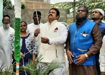 75 వ స్వాతంత్ర దినోత్సవ జాతీయ పతాకాన్ని ఆవిష్కరించిన షేక్ రహమతుల్లా