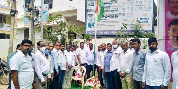 బొమ్మక్ విశ్వనాధ్ ఆధ్వర్యంలో ఘనంగా స్వంతంత్ర దినోత్సవ వేడుకలు