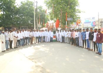 చిల్కనగర్ చౌరస్తాలో జాతీయజెండాను ఆవిష్కరించిన పిట్టల నరేష్