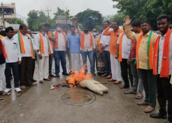 మైనంపల్లి వ్యాఖ్యలపై మండిపడ్డ బీజేపీ శ్రేణులు