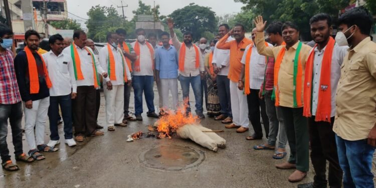 మైనంపల్లి వ్యాఖ్యలపై మండిపడ్డ బీజేపీ శ్రేణులు