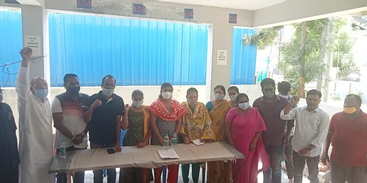 లేకవ్యూ అపార్ట్మెంట్ వాసుల ఆందోళన