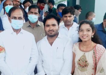 కేసీఆర్ ఆశీర్వాదం తీసుకున్న తెరాస నాయకులు రవి నాయక్.
