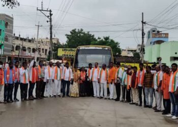 ప్రజా సంగ్రామ యాత్రకు భారీగా తరలిన చిల్కనగర్ బీజేపీ శ్రేణులు.