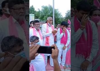 మంచిర్యాల ఎమ్మెల్యే దివాకర్ చారి తెలంగాణ జెండా ఆవిష్కరణ