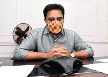 ప్రజలు ఎవరూ ఆందోళన చెందొద్దు, మీకోసం అధికార యంత్రాంగం సిద్ధంగా ఉంది – కేటీఆర్