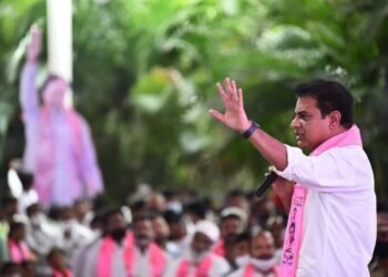 మీకు ప‌ద‌వులు వ‌చ్చాయంటే కేసీఆర్ పెట్టిన భిక్ష కాదా?-కేటీఆర్
