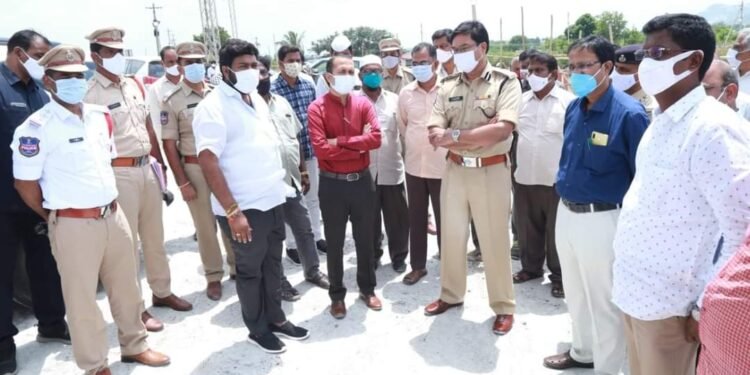 నిమజ్జన ఏర్పాట్లు పరిశీలించిన కలెక్టర్, డిఐజి రంగనాధ్