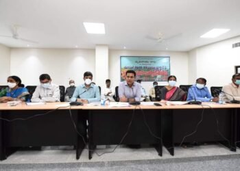 వచ్చే యాసంగీలో రైతులు వరికి బదులుగా ప్రత్యామ్నాయ పంటలు వెయ్యాలి-కేటీఆర్