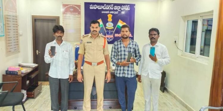 మీ ఫోన్ పోయిందా భాదపడకండి.. మేమున్నాం అంటున్న బాలానగర్ పోలీసులు