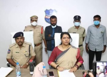 చిన్నారులను వేధిస్తే ఎవ్వడైనా వదిలే ప్రసక్తే లేదు- చందనా దీప్తి
