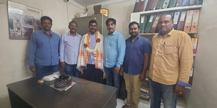 పరిటాల యూత్ అసోసియేషన్ సభ్యుడు పావులూరి సుబ్బారావు జన్మదిన వేడుకలు.