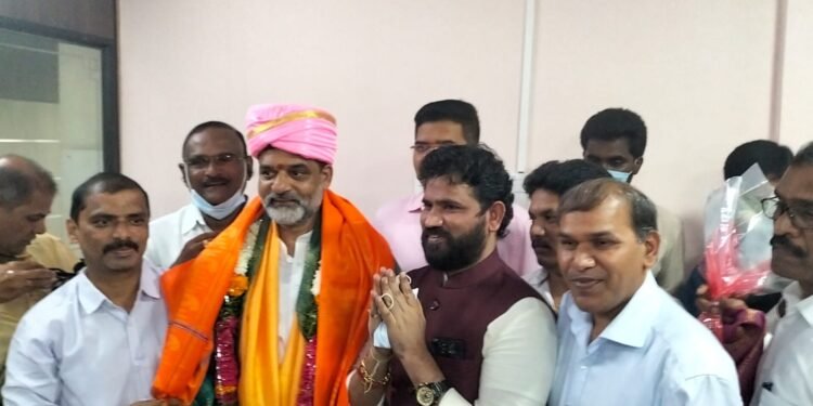 తెలంగాణ రాష్ట్ర బీసీ కమిషన్ చైర్మన్ వకుళాభరణం కృష్ణ మోహన్ కి శుభాకాంక్షలు తెలిపిన దుండ్ర కుమారస్వామి