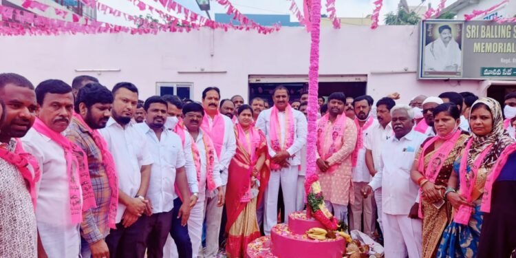 తెలంగాణ రాష్ట్ర ప్రజలకు అండా టిఆర్ఎస్ జెండ-పూజితజగదీశ్వర్ గౌడ్