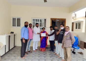 జీడిమెట్లలో వ్యాక్సినేషన్ ప్రక్రియ వంద శాతం పూర్తి చేసిన సందర్భంగా సర్టిఫికెట్ల పంపిణి